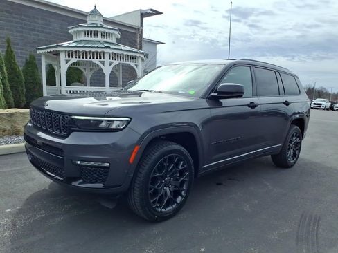 Used 2023 Jeep Grand Cherokee L Summit w/ Advanced Protech Group IV AWD/4WD image 2
