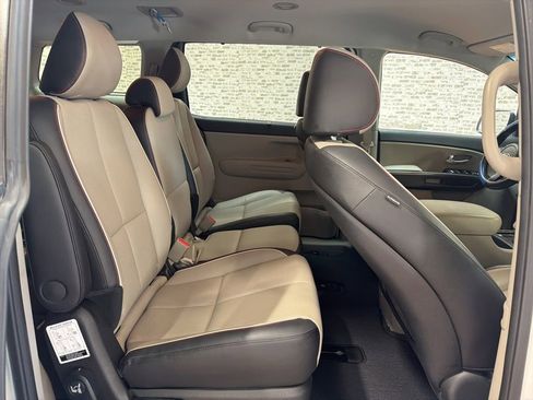 Used 2019 Kia Sedona EX FWD image 12