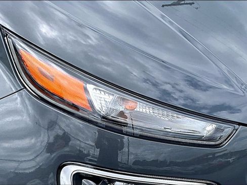 Used 2025 Hyundai Venue Limited FWD image 29