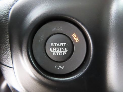 Certified 2022 Jeep Gladiator Sport image 9