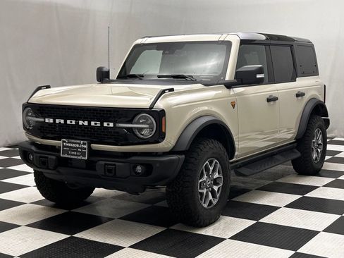 Used 2025 Ford Bronco Badlands AWD/4WD image 4
