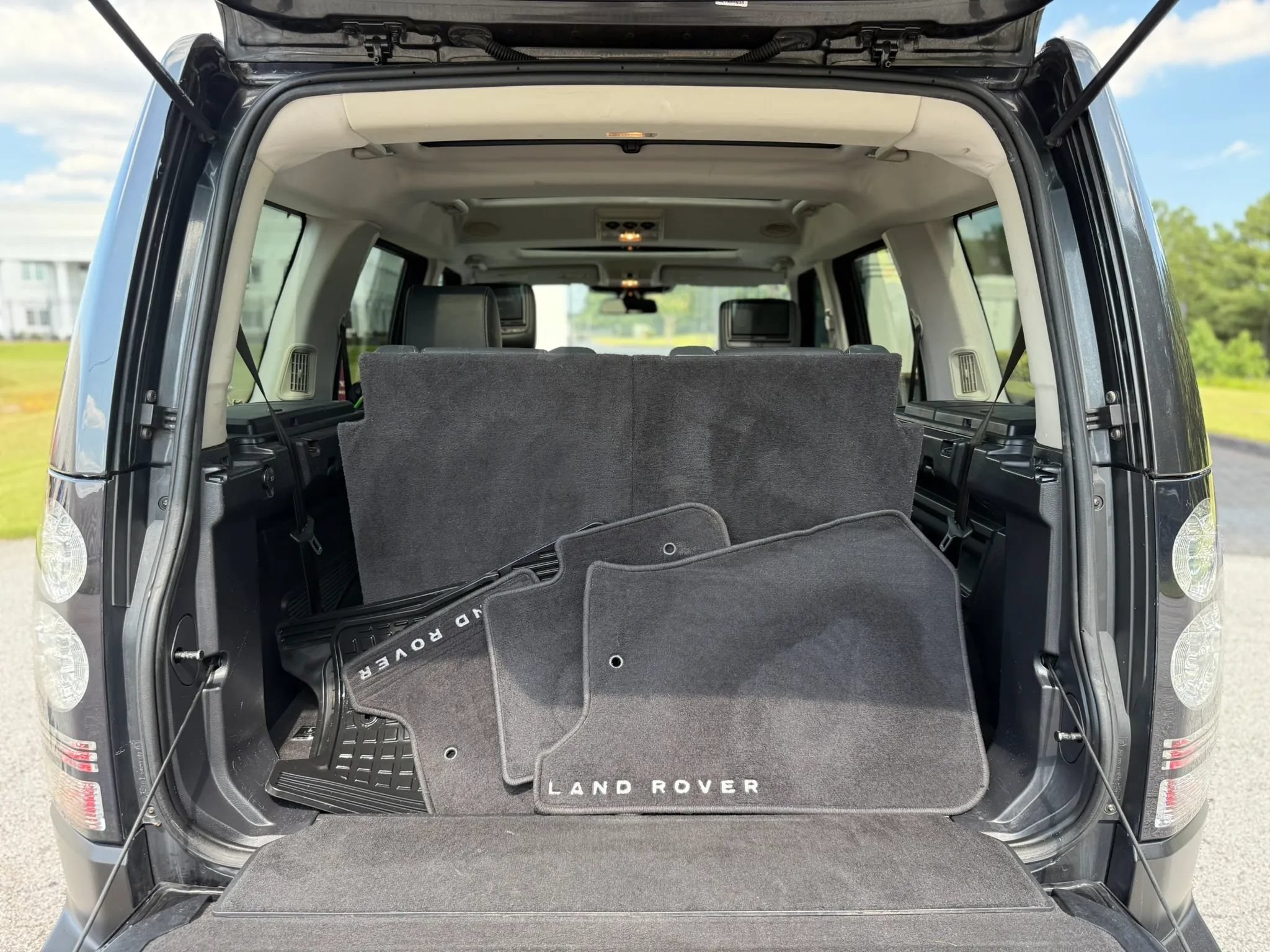 Used 2015 Land Rover LR4 HSE AWD/4WD image 14