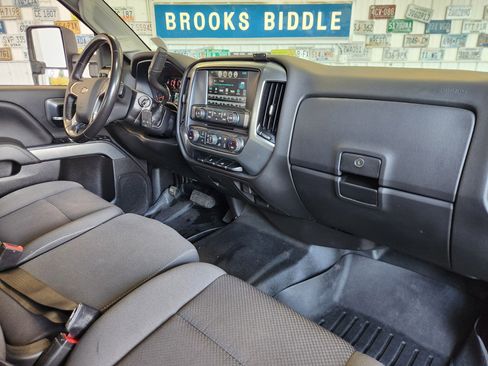 Used 2019 Chevrolet Silverado 2500 LT image 2