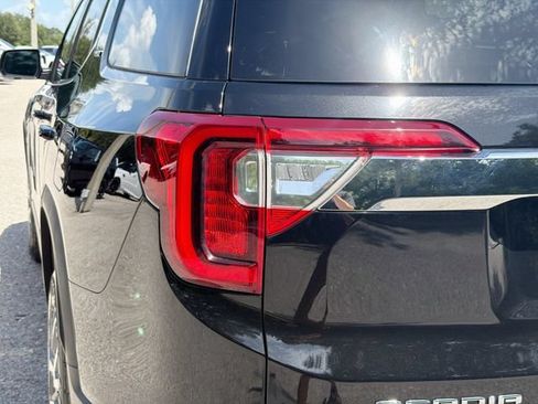 Used 2022 GMC Acadia SLT w/ Technology Package FWD image 10