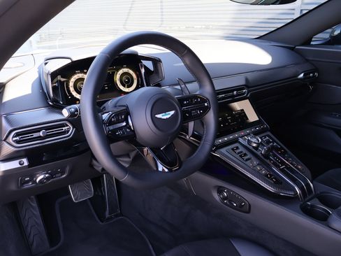 Used 2025 Aston Martin V8 Vantage Coupe RWD image 11