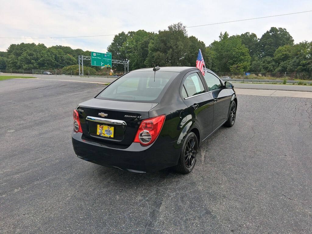 Used 2016 Chevrolet Sonic LT FWD image 5