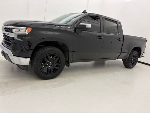 Used 2025 Chevrolet Silverado 1500 LT AWD/4WD image 16