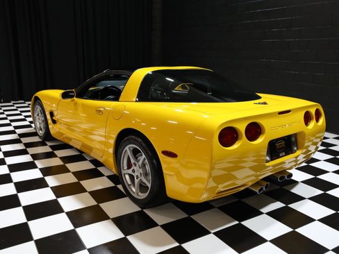 Used 2000 Chevrolet Corvette Coupe w/ Memory Pkg RWD image 7