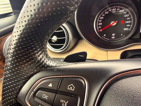 Used 2018 Mercedes-Benz GLC 300 4MATIC image 41