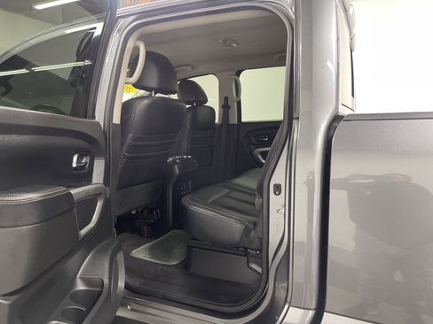 Used 2016 Nissan Titan SL image 13