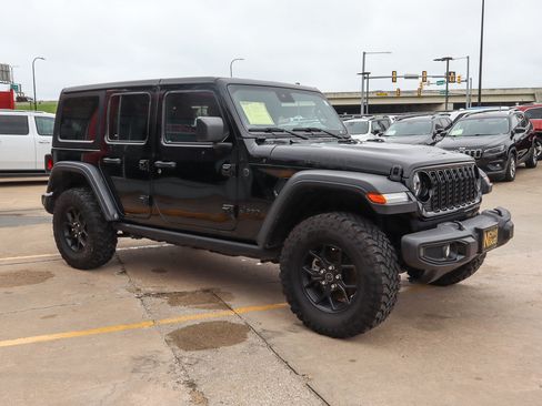 Used 2025 Jeep Wrangler Unlimited Sport AWD/4WD image 4
