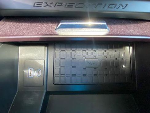 Used 2023 Ford Expedition Max Platinum AWD/4WD image 31