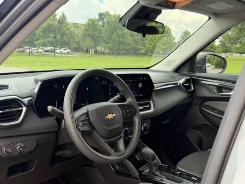 Used 2024 Chevrolet TrailBlazer LS FWD image 11