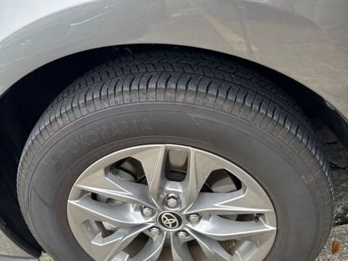 Used 2026 Toyota Sienna XLE FWD image 24