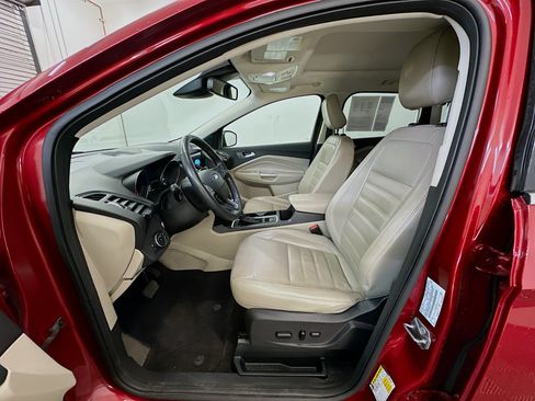 Used 2019 Ford Escape Titanium AWD/4WD image 13