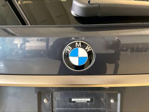 Used 2021 BMW X7 M50i w/ Executive Package image 31