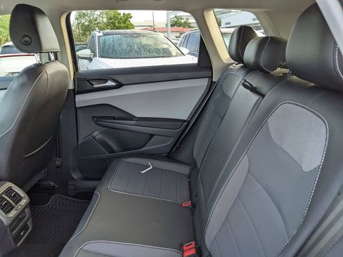 Certified 2023 Volkswagen Taos SE image 7