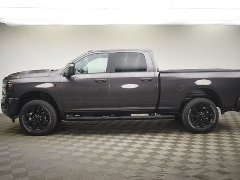 New 2026 RAM 2500 Laramie AWD/4WD image 17