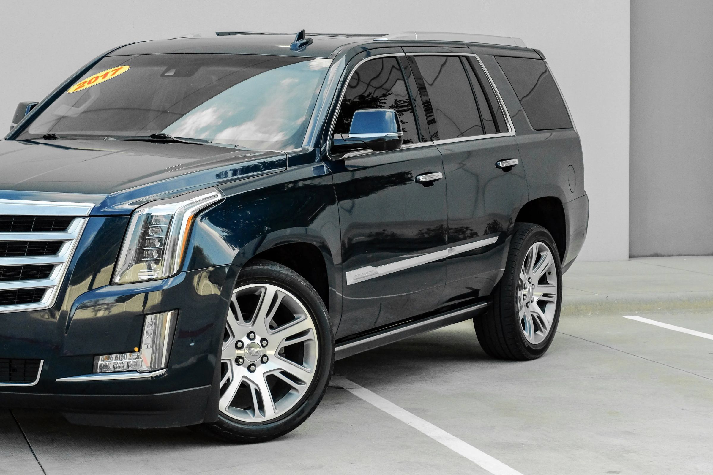Used 2017 Cadillac Escalade Premium Luxury AWD/4WD image 9