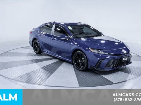 Used 2025 Toyota Camry SE image 14