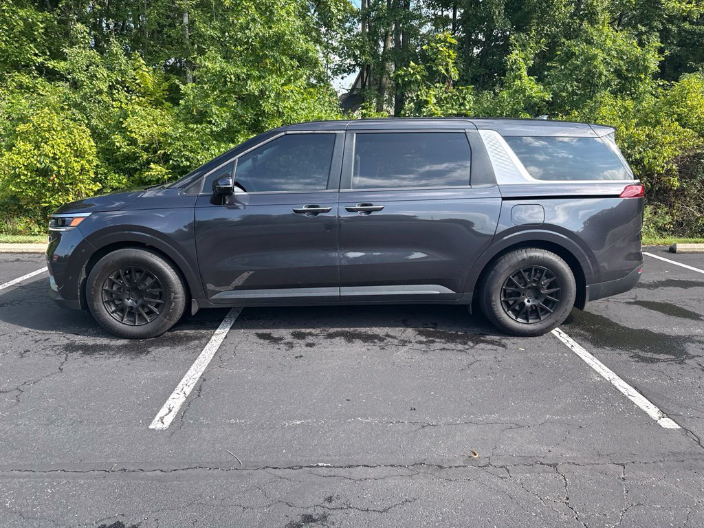 Certified 2024 Kia Carnival LX FWD image 3