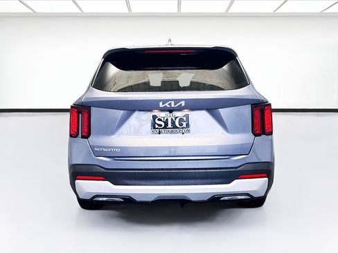 Used 2025 Kia Sorento LX FWD image 5
