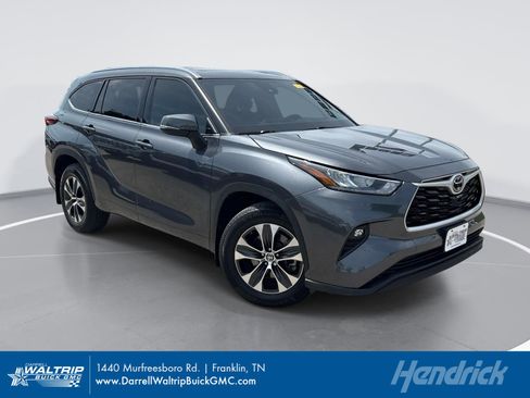 Used 2020 Toyota Highlander XLE AWD/4WD image 1