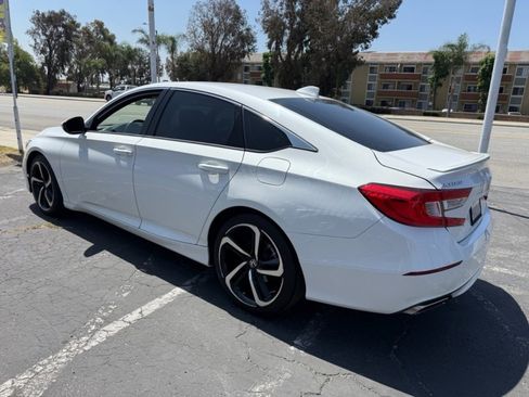 Used 2018 Honda Accord Sport image 9