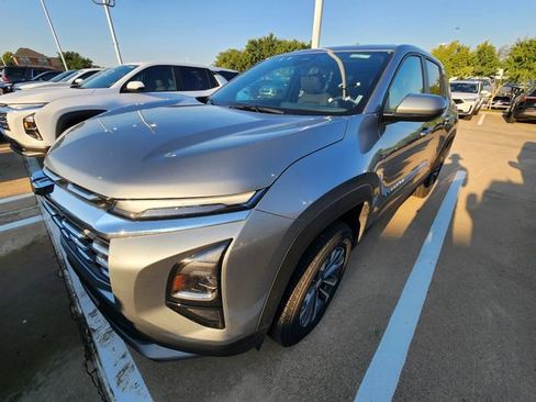 Used 2026 Chevrolet Equinox LT FWD image 3