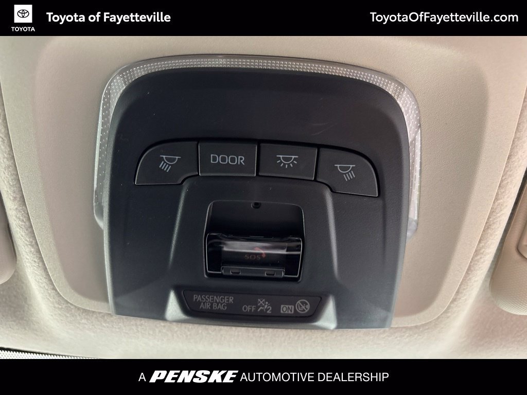 Used 2027 Toyota Corolla LE FWD image 13