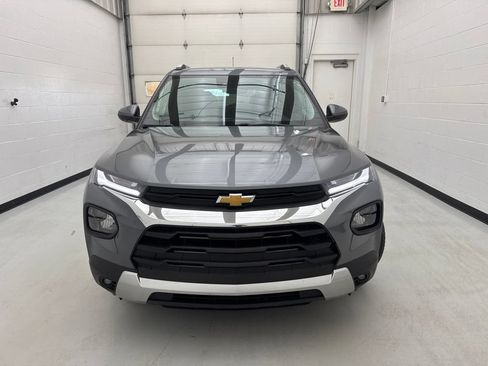 Used 2022 Chevrolet TrailBlazer LT w/ Convenience Package FWD image 2