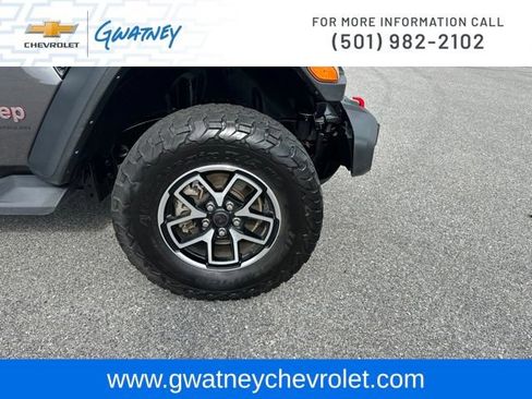 Used 2025 Jeep Wrangler Unlimited Rubicon w/ Convenience Group AWD/4WD image 12