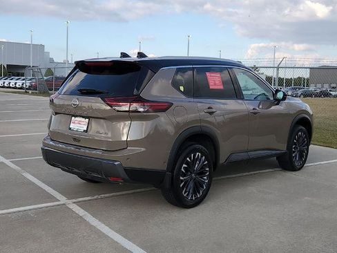 Certified 2025 Nissan Rogue SL w/ Tech Package image 5