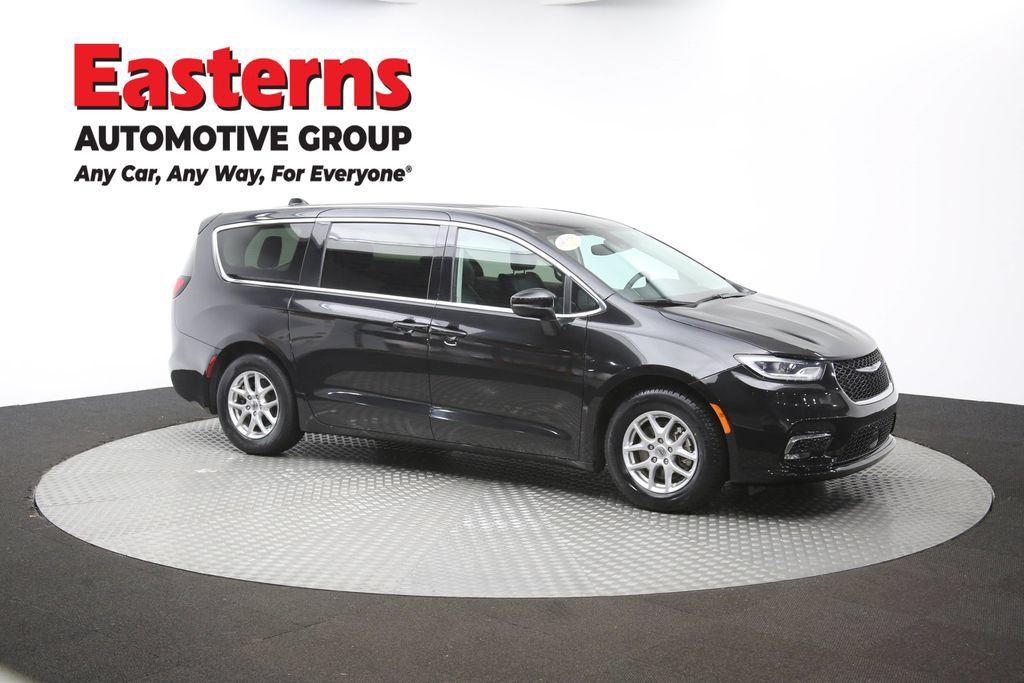 Used 2023 Chrysler Pacifica Touring-L FWD image 49