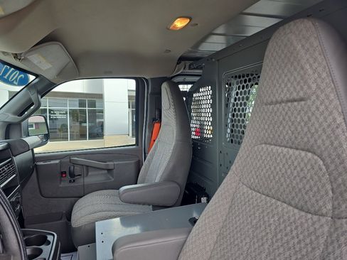Used 2017 Chevrolet Express 2500 RWD image 19
