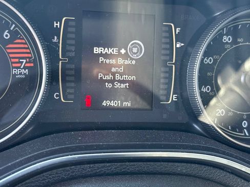Used 2019 Jeep Cherokee Latitude Plus w/ Comfort/Convenience Group FWD image 14