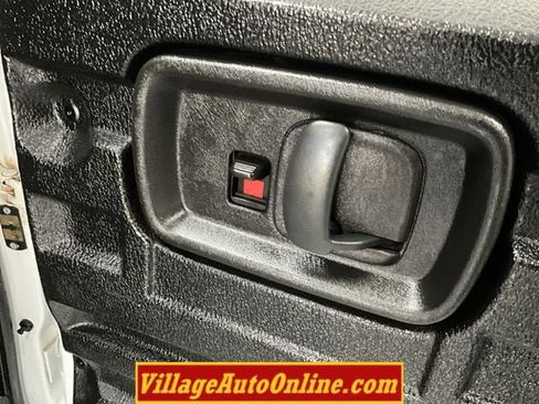Used 2015 GMC Savana 2500 image 30