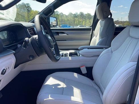 New 2026 Jeep Grand Wagoneer Limited AWD/4WD image 13