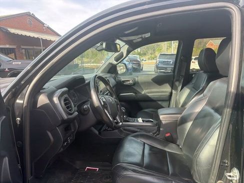 Used 2019 Toyota Tacoma TRD Sport image 13