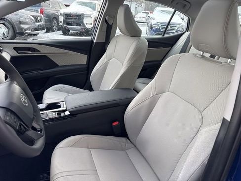 Used 2025 Toyota Camry XSE image 9