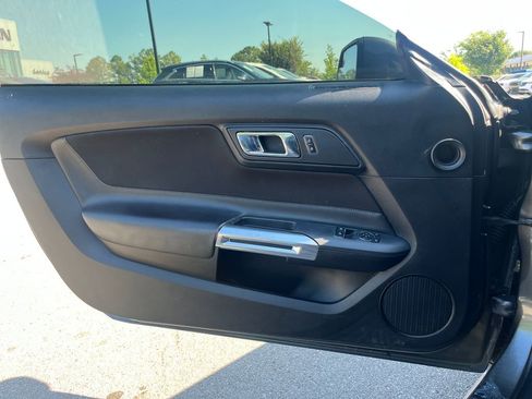 Used 2017 Ford Mustang Coupe RWD image 10