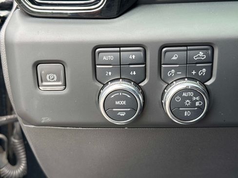 Used 2023 GMC Sierra 1500 AT4 w/ AT4 Premium Package AWD/4WD image 32