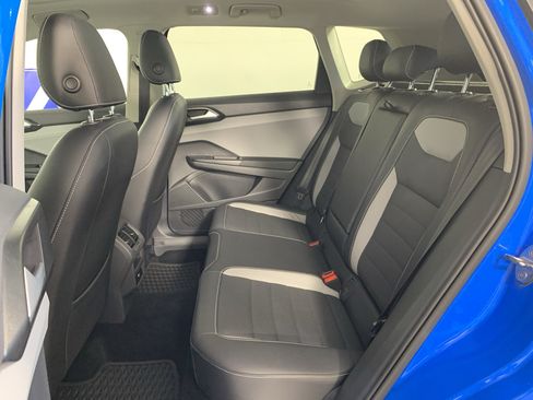 Used 2022 Volkswagen Taos SEL w/ Panoramic Sunroof Package FWD image 32
