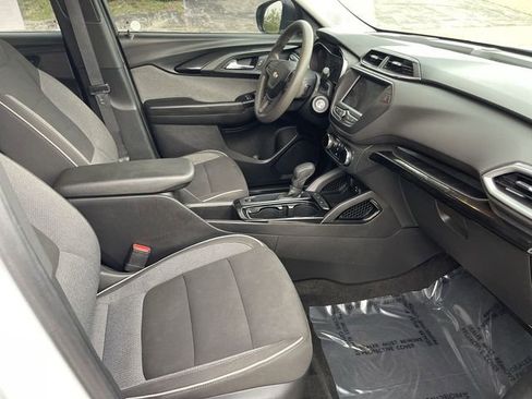 Used 2021 Chevrolet TrailBlazer L FWD image 17