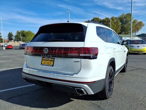 New 2026 Volkswagen Atlas Peak Edition AWD/4WD image 2