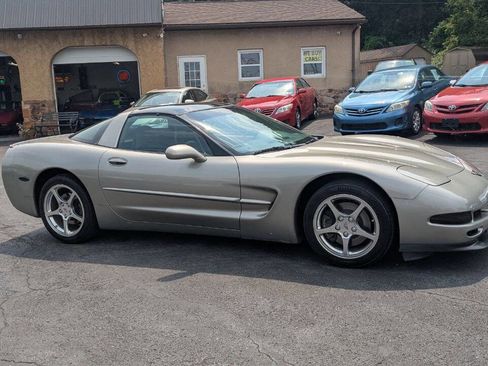 Used 2001 Chevrolet Corvette Coupe w/ Preferred Equipment Group1 image 3