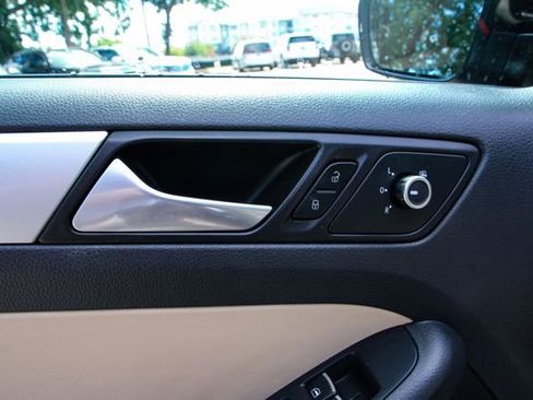 Used 2014 Volkswagen Jetta SE FWD image 14