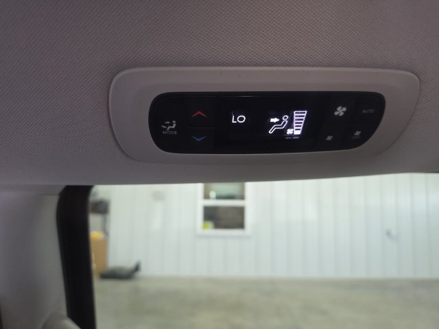 Used 2024 Chrysler Pacifica Touring-L FWD image 27