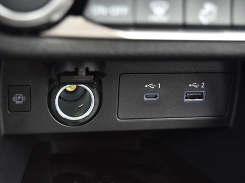 New 2025 Nissan Versa SR w/ Trunk Package image 15