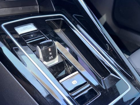 Used 2024 Volkswagen Golf R image 21